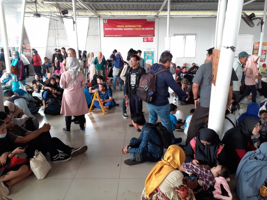 Gangguan Listrik, Calon Penumpang KRL Tertumpuk di Stasiun Bogor