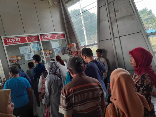 Gangguan Listrik, Calon Penumpang KRL Tertumpuk di Stasiun Bogor