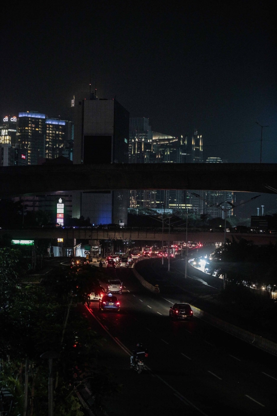 Suasana Gelap Kawasan Thamrin-Sudirman Akibat Listrik Padam