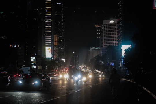 Suasana Gelap Kawasan Thamrin-Sudirman Akibat Listrik Padam