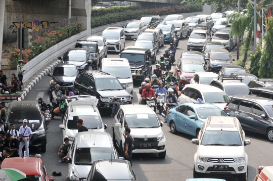 Kemacetan Panjang Akibat Demo Sopir GoCar di Pasar Raya Blok M