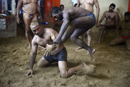 Serunya Pertarungan Gulat Tradisional India