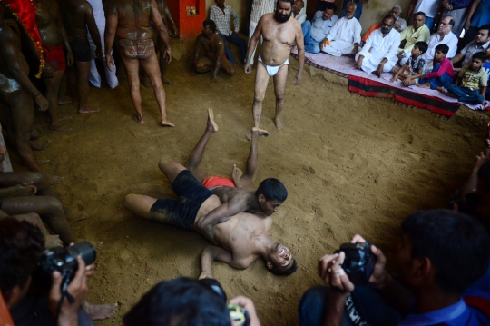 Serunya Pertarungan Gulat Tradisional India