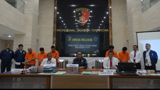 Polisi Ringkus Sindikat Penipuan Online Rugikan Rp113 Miliar