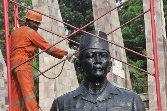 Meninjau Proses Konservasi Patung Sang Proklamator