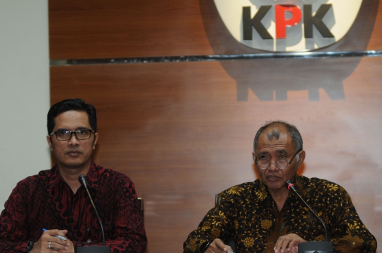 KPK Tunjukan Barang Bukti OTT Suap Impor Bawang Putih