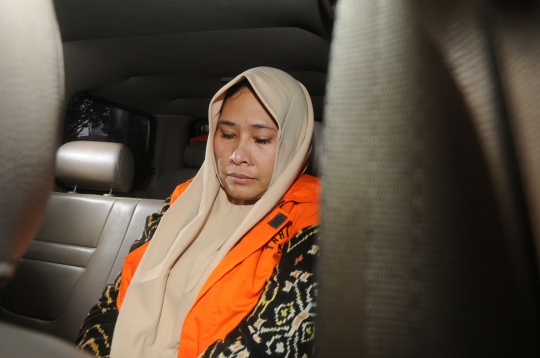 Ditahan KPK, Orang Kepercayaan Nyoman Dhamantra Tertunduk Lesu