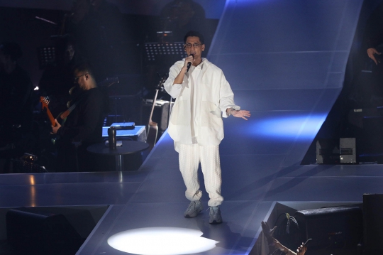 Aksi Afgan di Konser Dekade