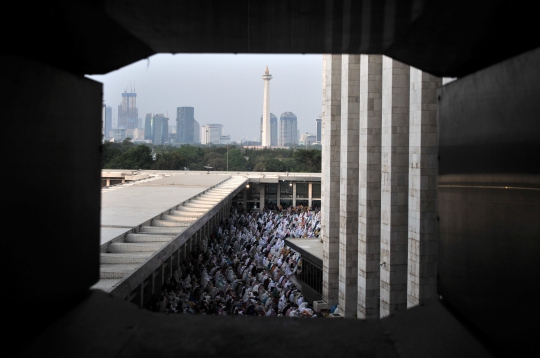 Kekhusyukan Jemaah Salat Idul Adha di Masjid Istiqlal