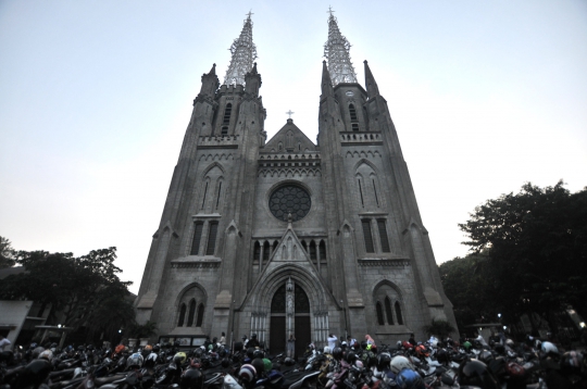 Gereja Katedral Sediakan Lahan Parkir Untuk Jemaah Salat Idul Adha