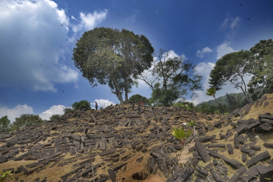 Libur Idul Adha, Warga Kunjungi Gunung Padang di Cianjur