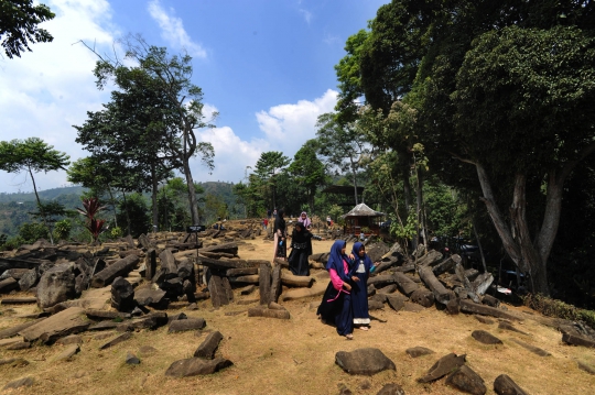Libur Idul Adha, Warga Kunjungi Gunung Padang di Cianjur