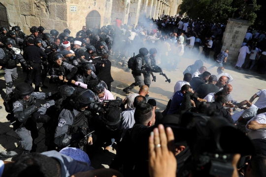 Usai Salat Idul Adha, Gas Air Mata Israel Bubarkan Kerumunan Warga Palestina