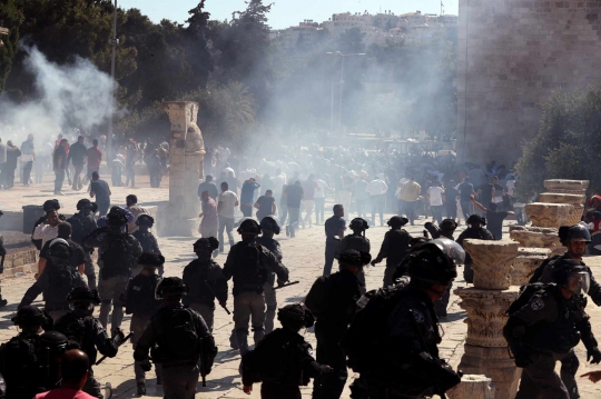 Usai Salat Idul Adha, Gas Air Mata Israel Bubarkan Kerumunan Warga Palestina