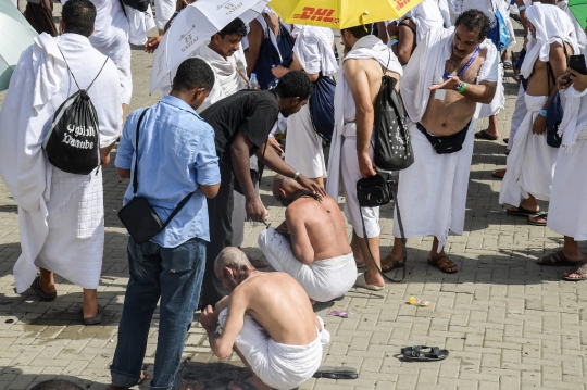 Ritual Cukur Rambut Usai Ibadah Haji