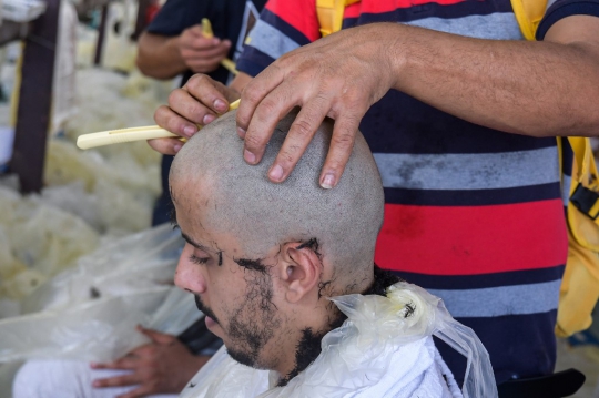 Ritual Cukur Rambut Usai Ibadah Haji