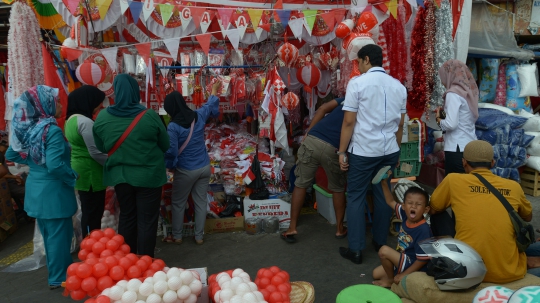 Geliat Pedagang Atribut Merah Putih di Pasar Jatinegara