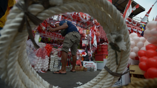 Geliat Pedagang Atribut Merah Putih di Pasar Jatinegara