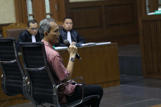 Mantan Direktur Krakatau Steel Jalani Sidang Perdana