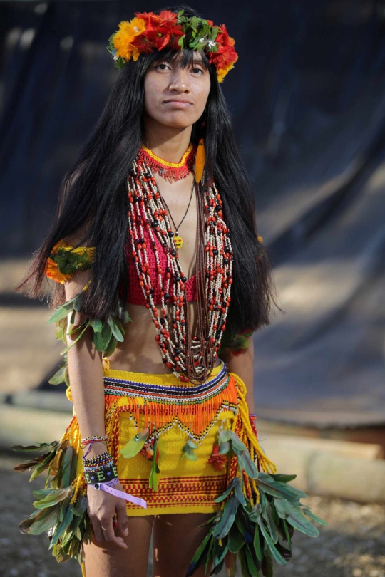Gaya Wanita-wanita Cantik dari 6 Suku Adat Brasil