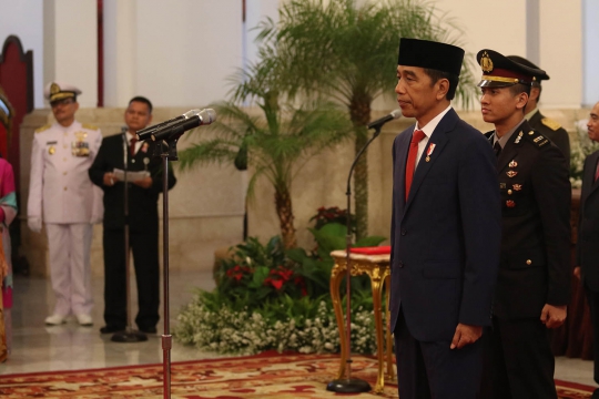 Presiden Jokowi Berikan Tanda Kehormatan Kepada 29 Tokoh Indonesia