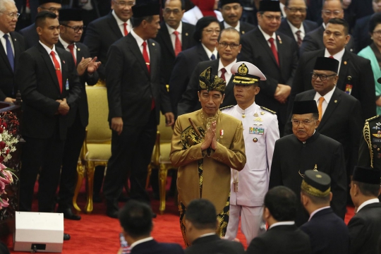 Gaya Jokowi Kenakan Pakaian Adat Suku Sasak Saat Pidato Kenegaraan