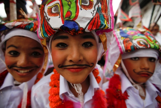 Ikuti Festival Gaijatra, Anak-Anak Nepal Berdandan Seperti Sapi