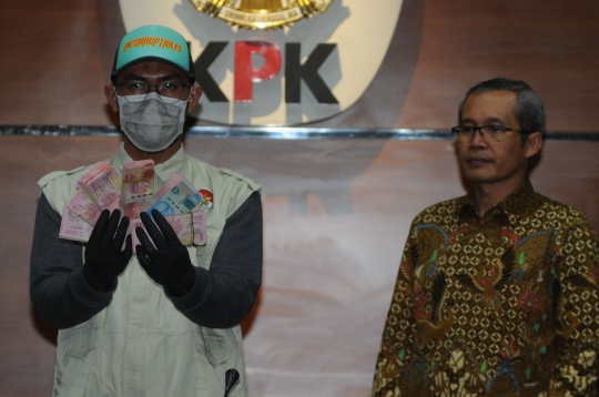 KPK Pamerkan Barang Bukti Hasil OTT di Yogyakarta