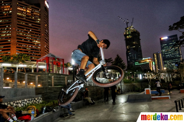 Foto Mengisi Sore Di Taman Spot Budaya Dukuh Atas Merdekacom