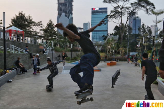 Foto Mengisi Sore Di Taman Spot Budaya Dukuh Atas Merdekacom