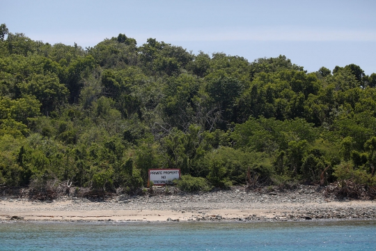 Kisah Kelam di Balik Indah dan Mewahnya 'Pulau Paedofil' Milik Miliarder AS