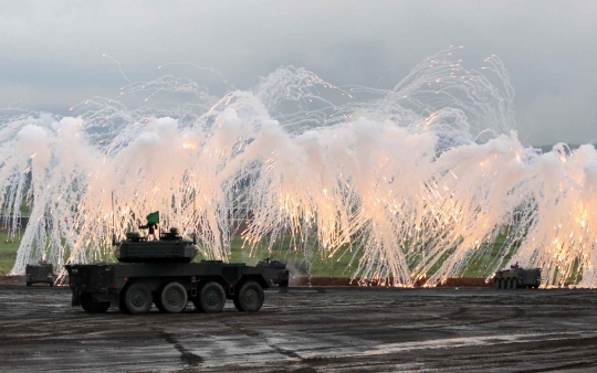 Kegarangan Pasukan Bela Diri Jepang Latihan Militer Dekat Gunung Fuji