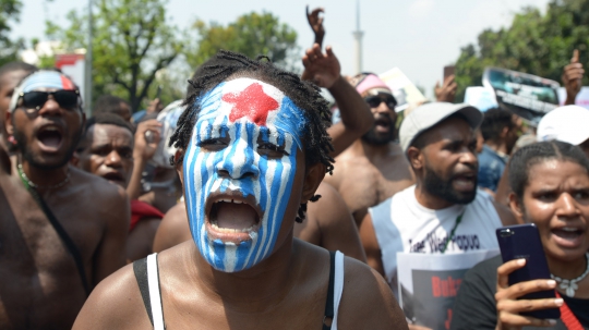 Demonstran Papua dan Polisi Bentrok di Istana Negara