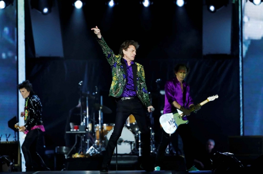 Penampilan Energik Rolling Stones Menggebrak Stadion Rose Bowl