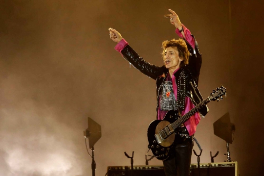 Penampilan Energik Rolling Stones Menggebrak Stadion Rose Bowl