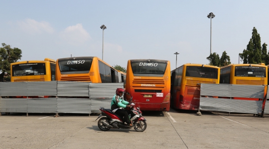 Melihat Puluhan Bus Transjakarta yang Rusak di Terminal Pulogadung