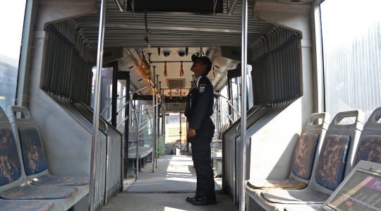 Melihat Puluhan Bus Transjakarta yang Rusak di Terminal Pulogadung