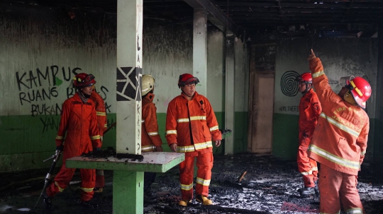 Kondisi Kantin Kampus IISIP Jakarta yang Terbakar