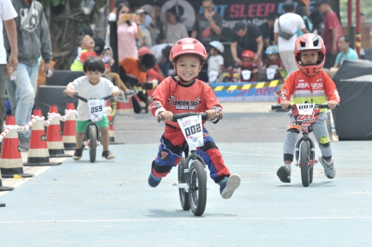 Aksi Balita di Kejuaraan Push Bike