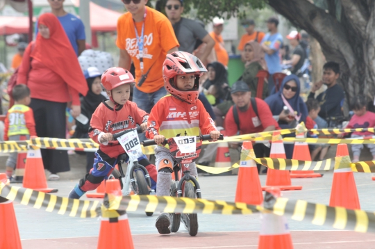 Aksi Balita di Kejuaraan Push Bike