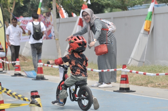 Aksi Balita di Kejuaraan Push Bike