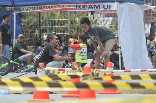 Aksi Balita di Kejuaraan Push Bike