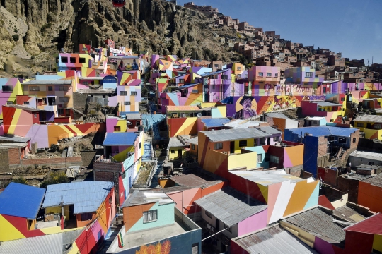 Warna-warni Permukiman Miskin di La Paz