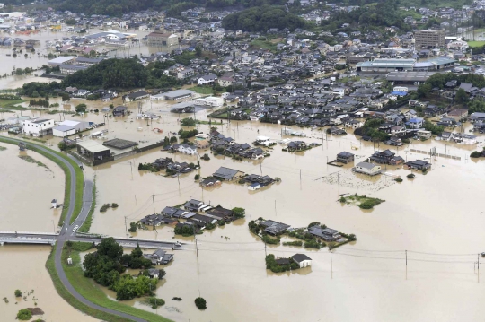 Banjir dan Tanah Longsor Ancam 240.000 Warga Jepang