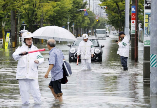 Banjir dan Tanah Longsor Ancam 240.000 Warga Jepang