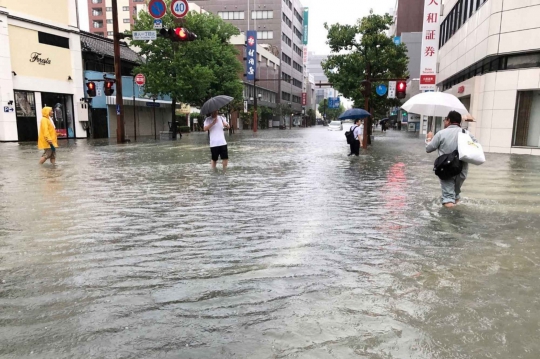 Banjir dan Tanah Longsor Ancam 240.000 Warga Jepang