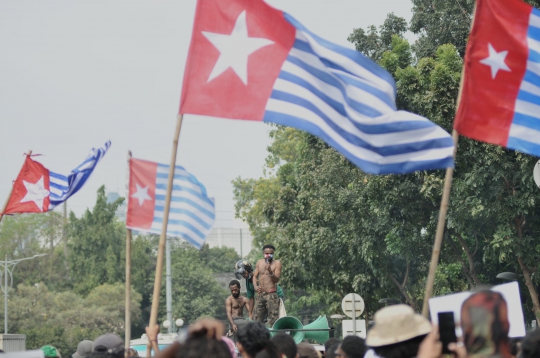 Ratusan Pemuda & Mahasiswa Papua Gelar Aksi di Depan Mabes TNI AD