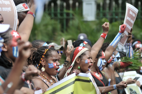 Semangat Perempuan Papua saat Aksi di depan Mabes TNI AD