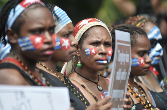 Semangat Perempuan Papua saat Aksi di depan Mabes TNI AD