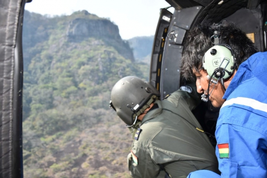 Aksi Presiden Bolivia Turun Tangan Padamkan Kebakaran Hutan